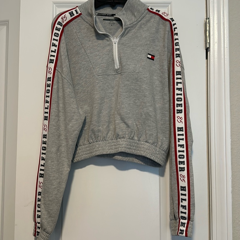 Tommy Hilfiger gray cropped sweatshirt
